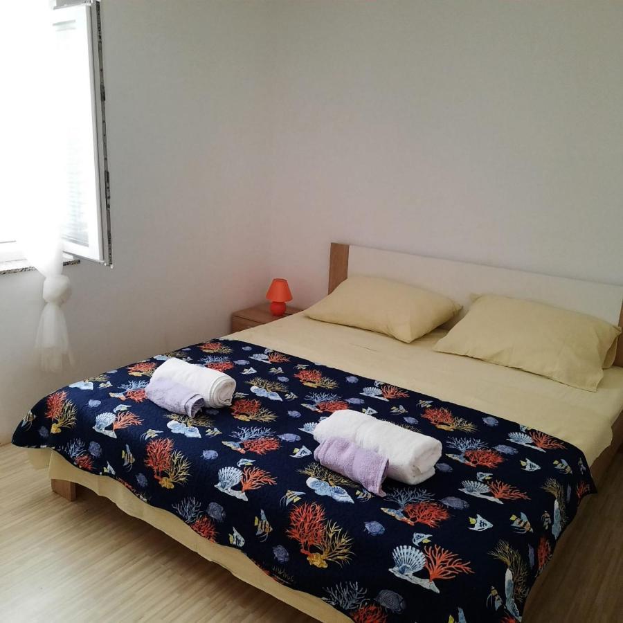 Apartmani Loli Ugljan Eksteriør bilde