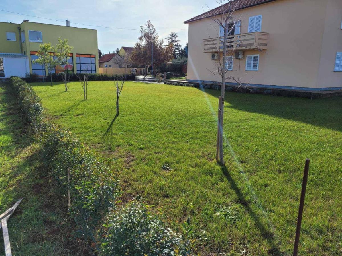 Apartmani Loli Ugljan Eksteriør bilde