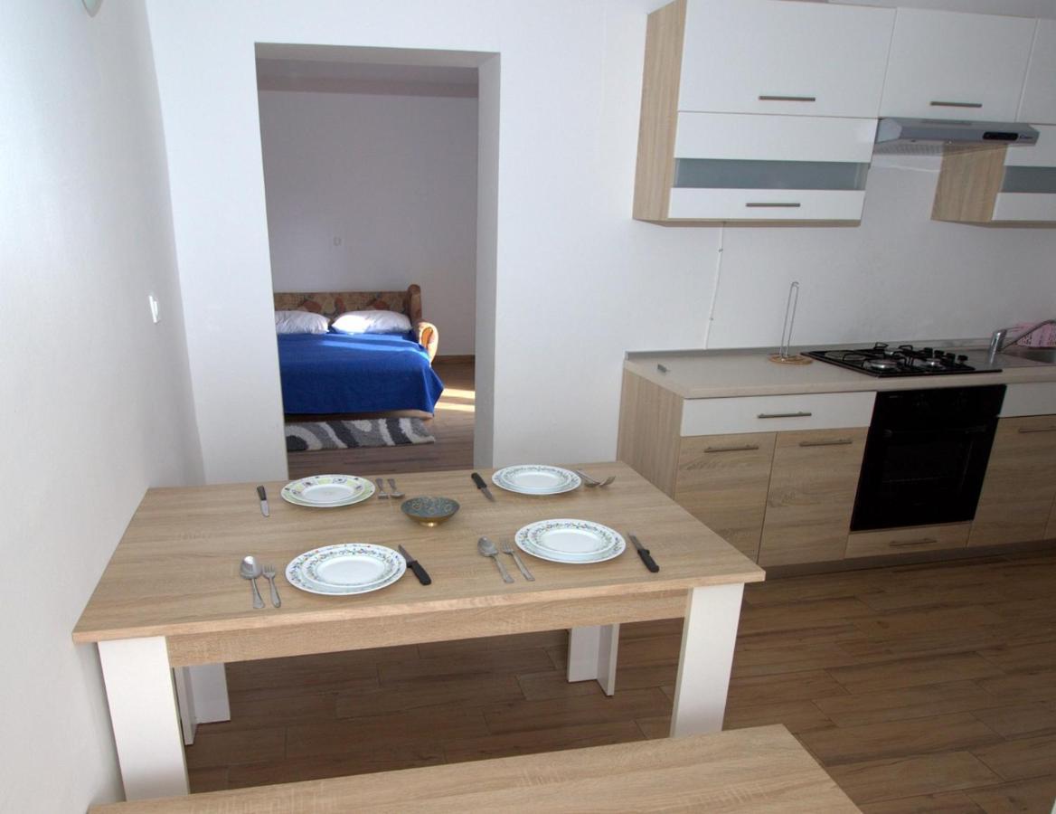 Apartmani Loli Ugljan Eksteriør bilde